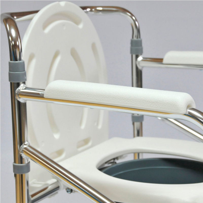 Кресло-стул с санитарным оснащением (с колесами)