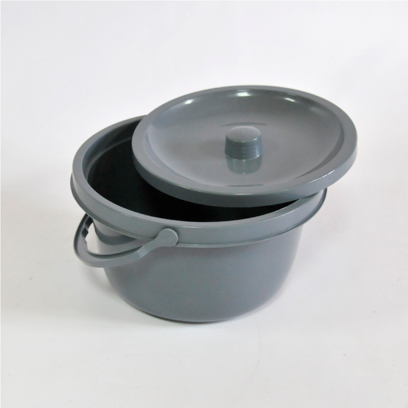 Кресло-стул с санитарным оснащением (с колесами)