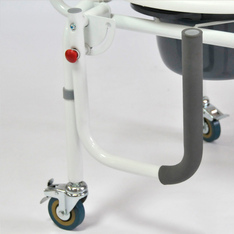 Кресло-стул с санитарным оснащением (с колесами)